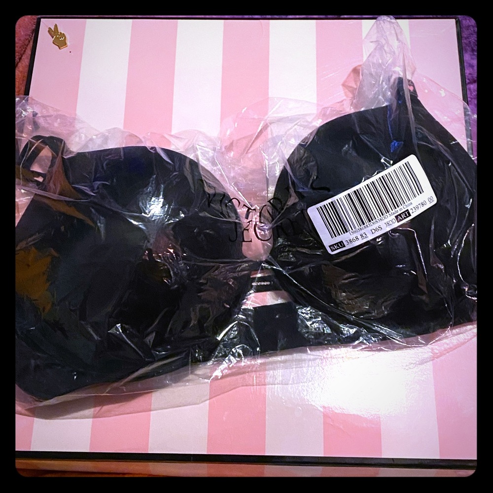 •38DD VERY SEXY VICTORIA’S SECRET BRA•